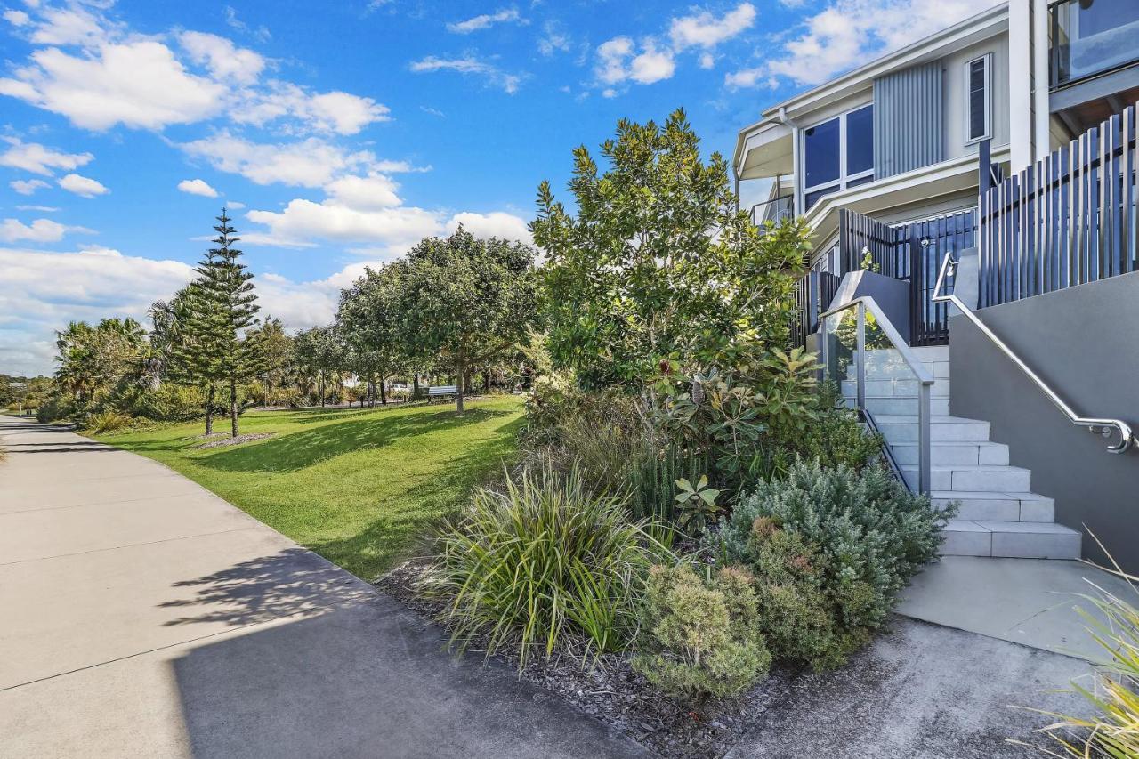 Welcoming Lakeside Getaway With Waterviews, Wifi, Pool & Park Mooloolaba Esterno foto