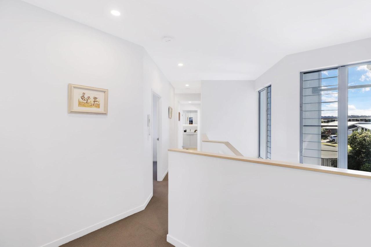 Welcoming Lakeside Getaway With Waterviews, Wifi, Pool & Park Mooloolaba Esterno foto