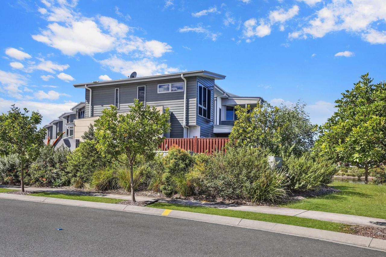 Welcoming Lakeside Getaway With Waterviews, Wifi, Pool & Park Mooloolaba Esterno foto