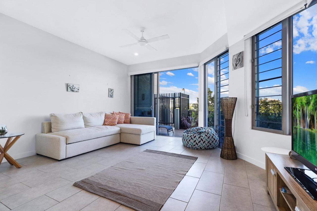 Welcoming Lakeside Getaway With Waterviews, Wifi, Pool & Park Mooloolaba Esterno foto